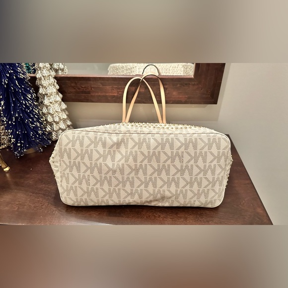 Michael Kors Handbag - Picture 2 of 5